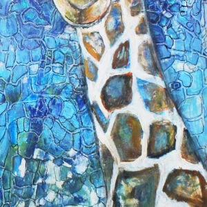 Peinture acrylique sur toile d'une girafe en gros plan, au regard profond et entourée de formes géométriques dans des teintes lumineuses de bleu, de blanc et de vert.