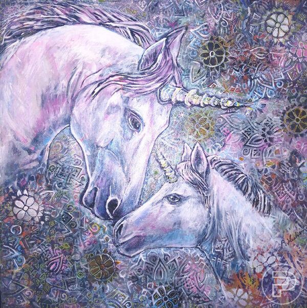 Peinture acrylique sur toile d'une grande et d'une petite licorne de profil, dans des teintes de rose, qui se regardent de près, tendrement, sur un fond de formes abstraites dans les mêmes nuances, mais avec une touche de bleu foncé et de jaune.