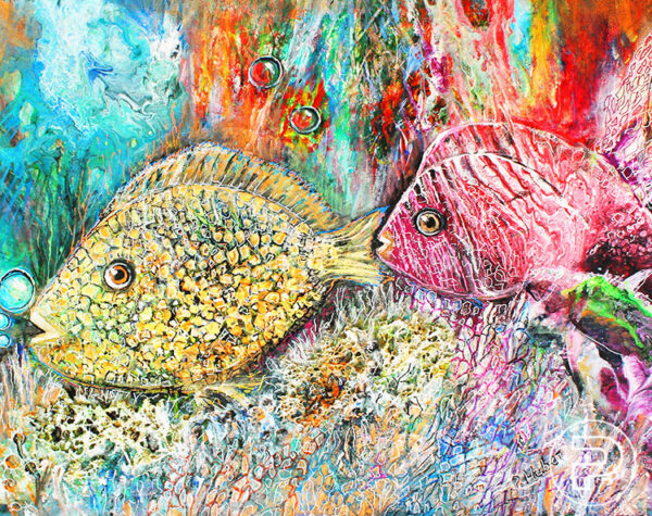 Peinture acrylique sur toile de deux poissons, un jaune, l'autre rose, dans un record marin abstrait et texturé de bleu, de rouge, d'oranger, de vert, de jaune, de bulles et d'algues.