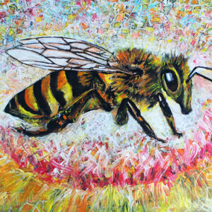 Peinture acrylique sur toile d'une abeille en gros plan, sur une fleur texturée et remplie de petites formes géométriques dans des teintes de jaune, de rose, de blanc et de turquoise.