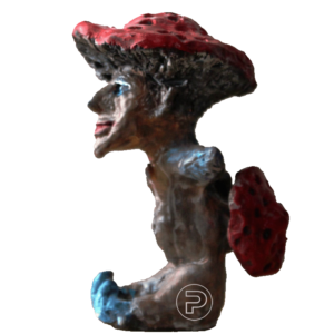 Sculpture d'argile peinte à l'acrylique représentant un homme champignon qui ressemble à un champignon parce qu'il n'a pas de bras et qu'il est droit, brun et avec un chapeau rouge en forme de dessus de champignon, mais il a tout de même l'air content et ses yeux, son épaule gauche et ses pieds sont bleus azur.